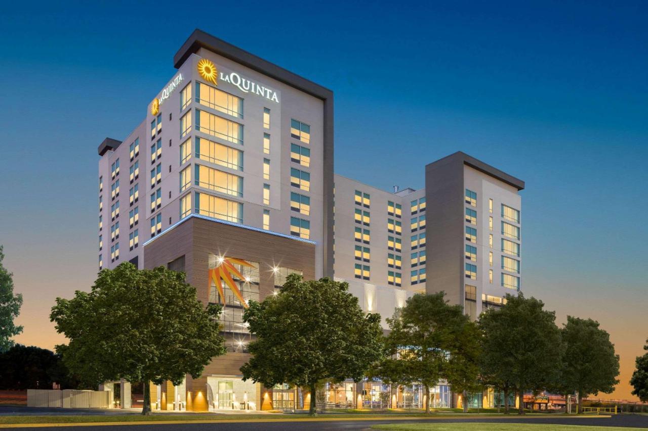 La Quinta Inn & Suites By Wyndham Nashville Downtown Stadium Dış mekan fotoğraf